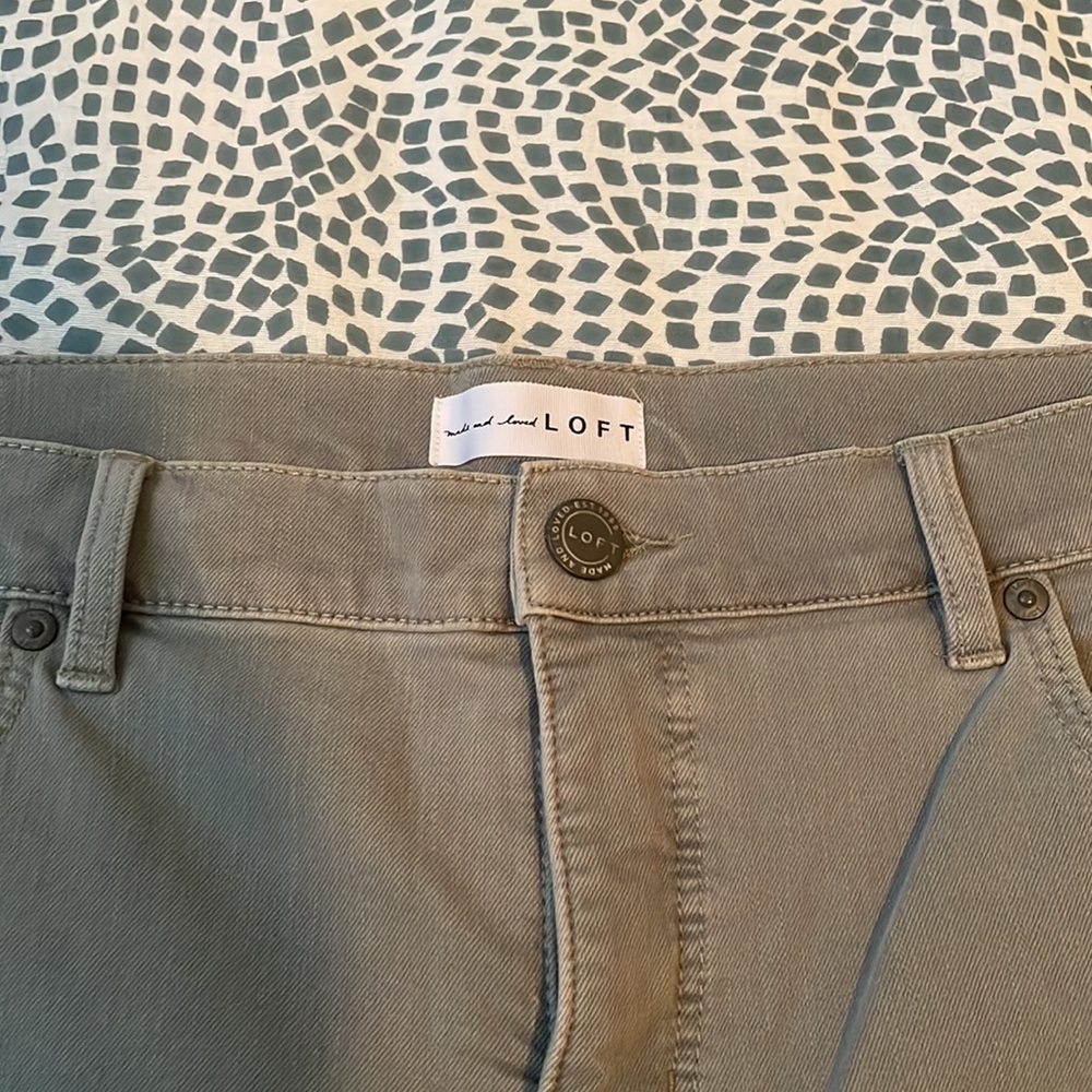 Loft outlet modern skinny crop, light sea foam/grey-green color.